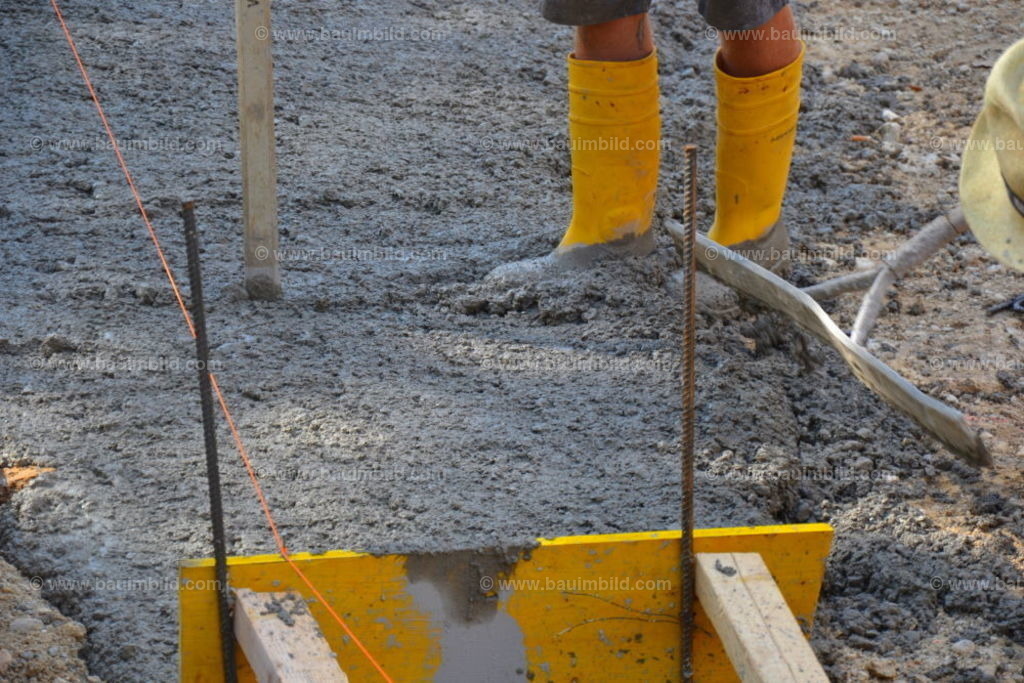 bib-lg04-betonarbeiten-0036 | Nach LV-Leistungsgruppen sortierte Detailfotos über den Bau eines Hauses. Alle Hausbau-Bilder direkt vom Urheber und Autor der Website Haus-Selber-Bauen.com