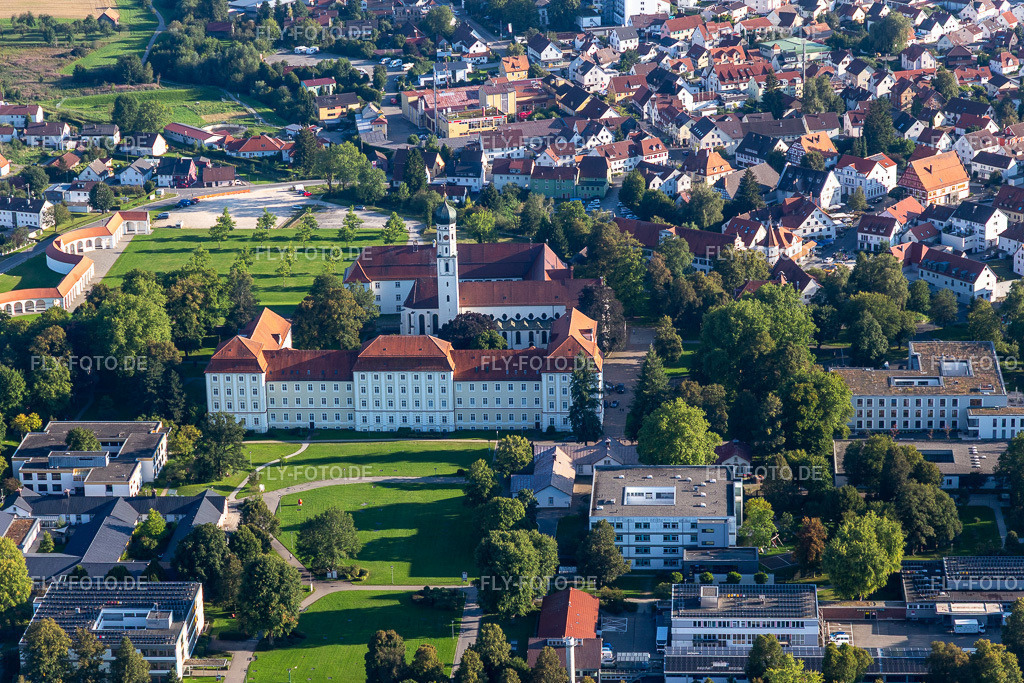 Gebäudekomplex des Klosters | Luftbild: Gebäudekomplex des Klosters im Ortsteil Roppertsweiler in Bad Schussenried im Bundesland Baden-Württemberg in Deutschland. Foto: IMG_128842.jpg vom 03.09.2021 durch ©2025 Werner Riehm fly-foto.de/copyright - Realisiert mit Pictrs.com