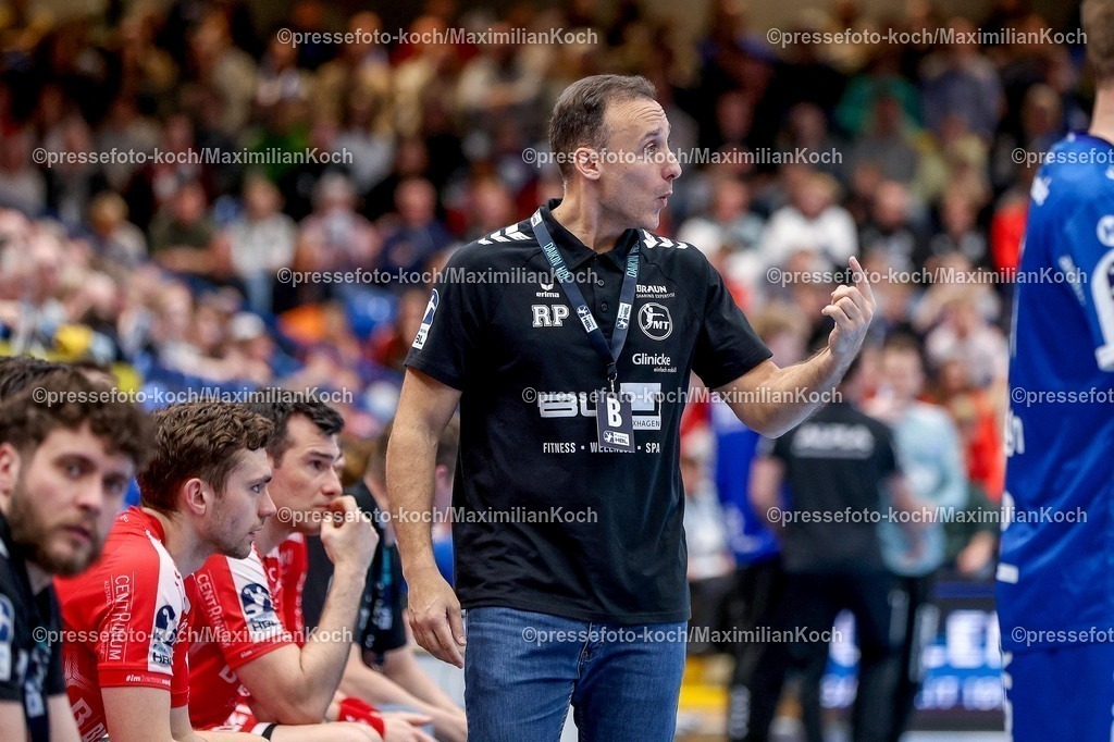 xSSCx04042601027 | 04.04.2026, xsscx, Handball, HBL, TBV Lemgo-Lippe - MT Melsungen, Saison 2025 / 2026 Herren, PHOENIX CONTACT arena: Trainer Roberto Garcia (Trainer MT Melsungen) Photo: xSandraxScherningxPressefotoKochx