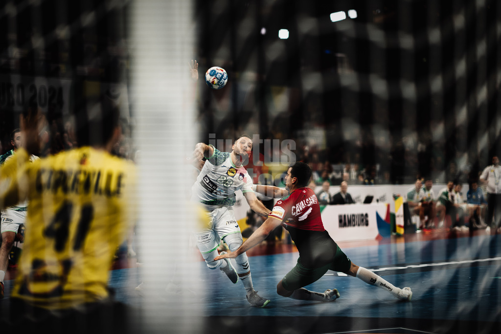 Handball | Herren | EHF EURO 2024 | European Championshop Men 2024 Final Tournament | Slowenien vs. Portugal | 19.01.2024 | Aleks Vlah (#88, Slowenien, SLO) beim Torwurf