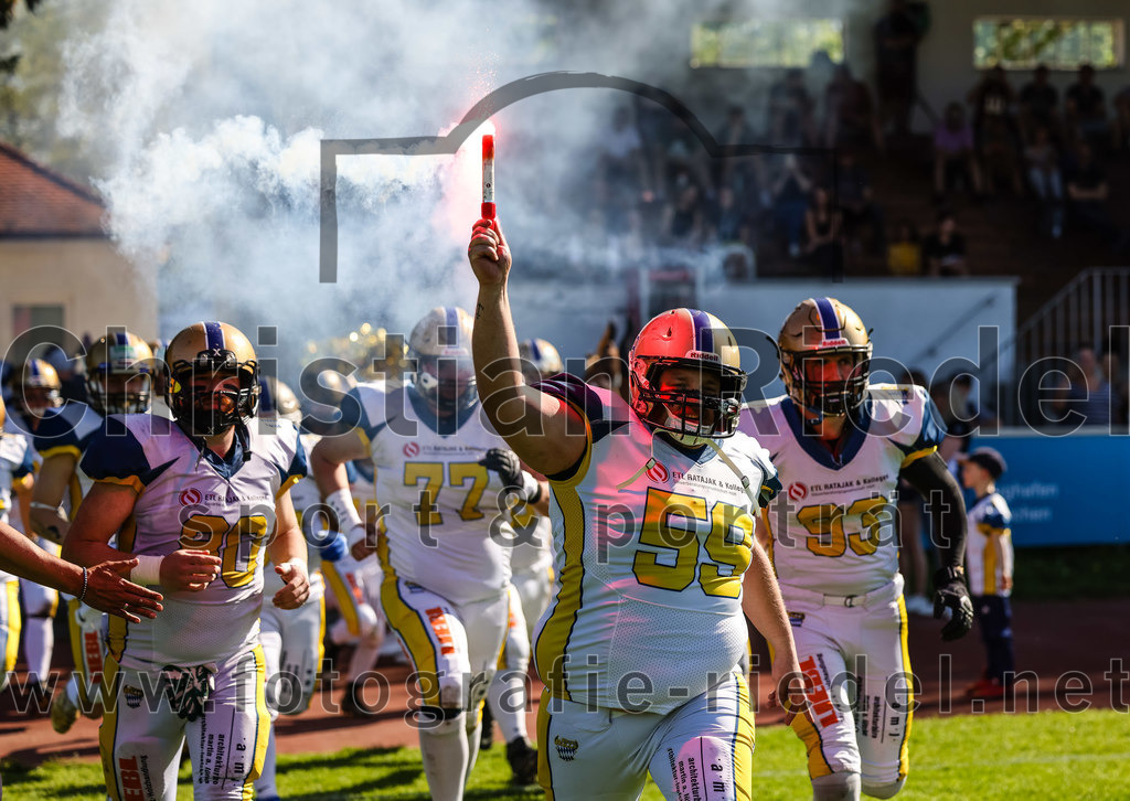 2022-05-14_015_Erding_Bulls_gegen_Munich_Cowboys_2 | Erding, Deutschland, 14.05.2022:
Fußball, Regionalliga 2022, 3. Spieltag, Erding Bulls gegen Munich Cowboys 2, Endergebnis: 20:30

Thomas Rumbucher (Erding Bulls, #59), Tobias Marhauser (Erding Bulls, #93)

Foto: Christian Riedel / fotografie-riedel.net