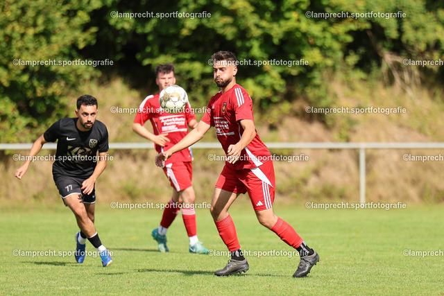 Fußball I Herren I Saison 2025-2026 I Verbandsliga Süd I 7. Spieltag I SV Schackendorf - SV Azadi Lübeck I 06.09.2025.104 | Arash Mirzaei (33, SV Schackendorf) - Realisiert mit Pictrs.com