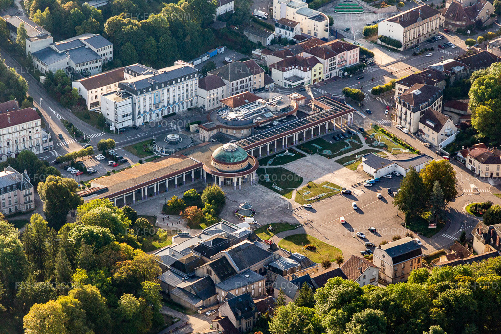 Aerial view: Therme and Casino Thermes de Contrexéville in Contrexeville in Contrexéville in the state Vosges, France. – Photo: IMG_118441.jpg taken on 09/16/2019 by Werner Riehm/FLY-FOTO.com – Resolution of the original: 5472 x 3648 px