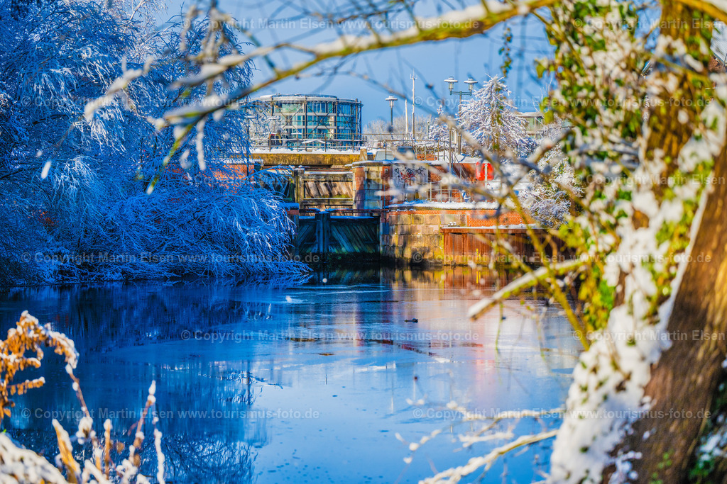 Stade Holzhafen Schleuse Altstadt Winter Schnee_ELS_2344030126 | Fotos aus den Touristenorten aus Norddeutschland. - Realisiert mit Pictrs.com