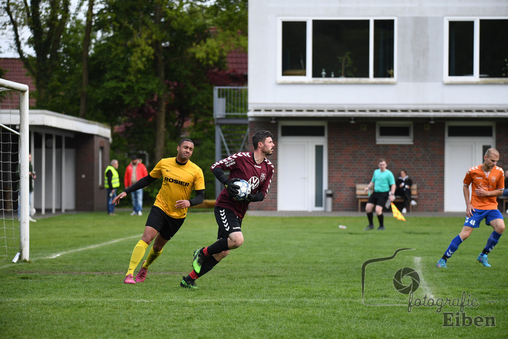 TuS Ofen-FC Ohmstede | Herren Kreispokal Halbfinale; TuS Ofen (orange)-FC Ohmstede (gelb) am 17.05.2023; in Ofen (Sportanlage Ofen), Photo: Philip Eiben 2023 - Realisiert mit Pictrs.com