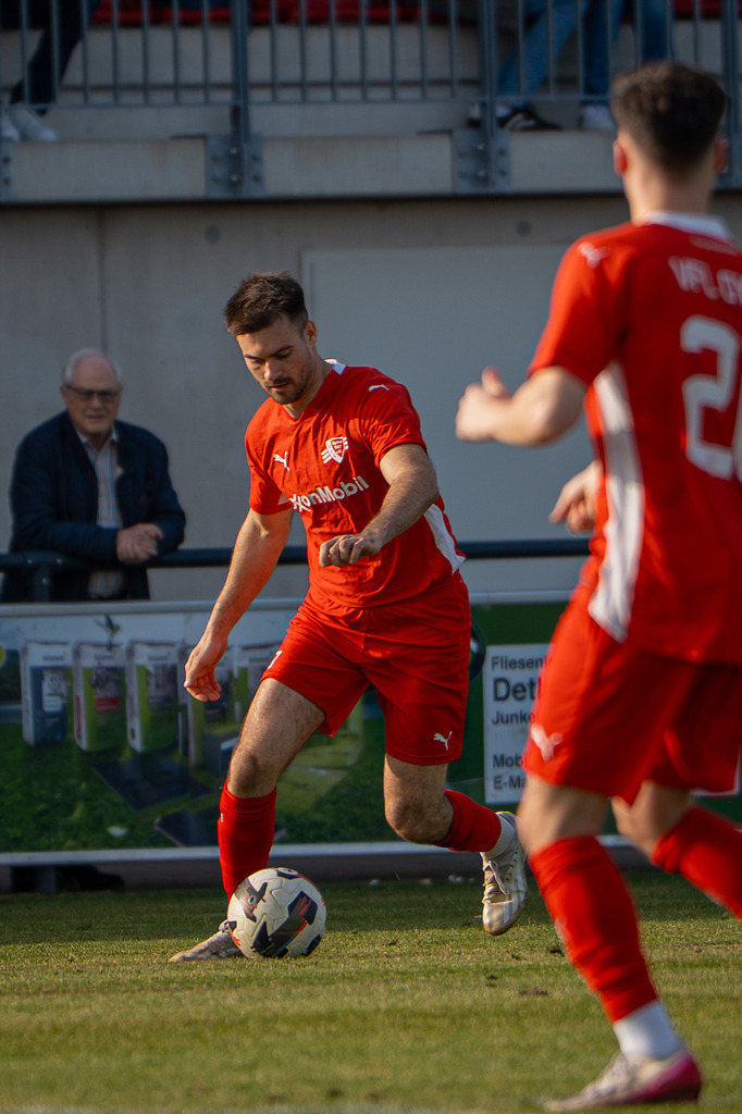 Fußball I Herren I Saison 2025-2026 I Bezirksliga Weser-Ems 4 I 22. Spieltag I Vfl Oythe  - SV Bethen I 7130 | jns.sportfotos - Realisiert mit Pictrs.com