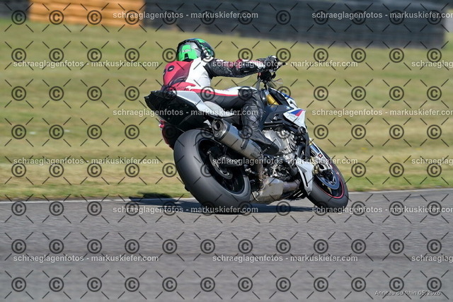 26BT02-0890 | markuskiefer.com - Realisiert mit Pictrs.com
