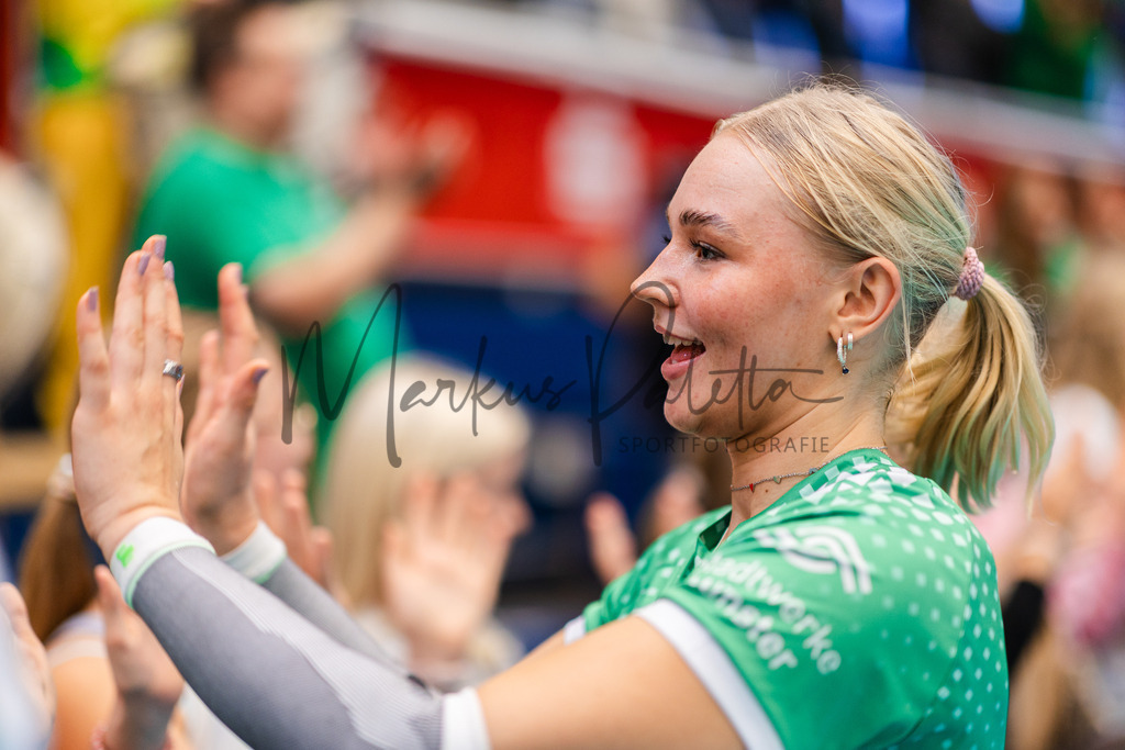 Volleyball, 1. Bundesliga Frauen, Hauptrunde, 1. Spieltag, Saison 2025/2026: USC Münster - SSC Palmberg Schwerin | 1. Bundesliga Frauen, Hauptrunde, 1. Spieltag, Saison 2025/2026, USC Münster empfängt SSC Palmberg Schwerin in der Sporthalle Berg Fidel in Münster. Foto: sportfotografie.ms | Markus Paletta - Realisiert mit Pictrs.com