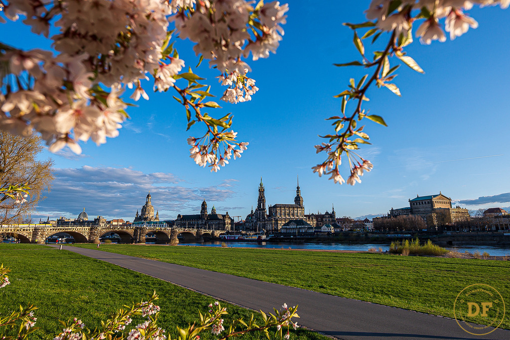 -0-9528 | Geschenke, Wandbilder und Accessoires mit Motiven aus Dresden und anderen schönen Orten zur Verschönerung Deines zu Hauses und zum verschenken gewünscht? Wähle Deine Lieblingsbild auf dem Produkt Deiner Wahl. 
