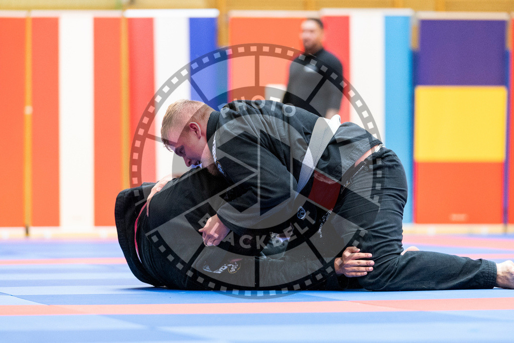 20231118PBB11708 | Fighters compete during the AJP Tour 600 Frankfurt Championship in Frankfurt/Main, Germany, on November 18, 2023.