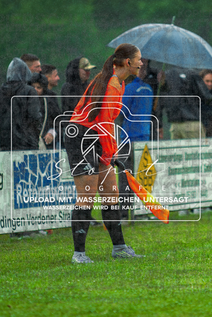 Final Kreispokal HK - Germania Walsrode vs. TSV Wietzendorf | Amelie Dorothea Bartels (Schiedsrichterassistentin); Finale Kreispokal HK - Germania Walsrode vs. TSV Wietzendorf am 07.06.2026 in Sportplatz Alter Schulweg, Schülern - Realisiert mit Pictrs.com