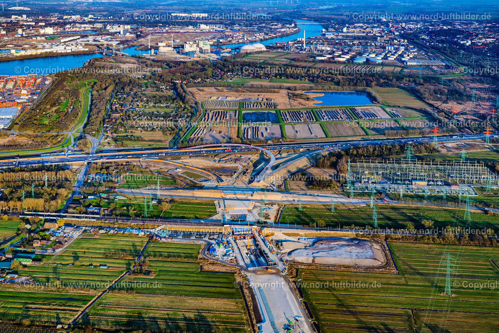 Hamburg_Autobahn_Baustelle_A7_A26_Anschluss_ELS_3019280325 | HAMBURG 28.03.2025 Autobahn- Baustelle mit Erschließungs- , Aufschüttungs- und Erdarbeiten entlang der Trasse und des Streckenverlaufes " Anschußstelle A26 A7 " in Hamburg, Deutschland. // Motorway- Construction site with earthworks along the route and of the route of the highway " Anschussstelle A26 A7 " in Hamburg, Germany. Foto: Martin Elsen