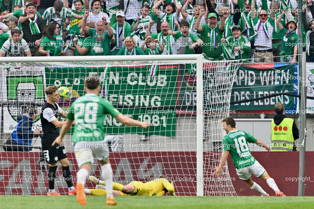 SK Puntigamer Sturm vs. SK Rapid Wien Siegerehrung, Impressionen | #8 Alexander Prass SK Sturm, #16 Vítezslav Jaros SK Sturm, #18 Matthias Seidl SK Rapid, SK Puntigamer Sturm vs. SK Rapid Wien Siegerehrung, Impressionen, SK Puntigamer Sturm vs. SK Rapid Wien Siegerehrung, Impressionen am 01.05.2024 in Klagenfurt (Wörthersee Stadion ), Austria, (Photo by Bernd Stefan)