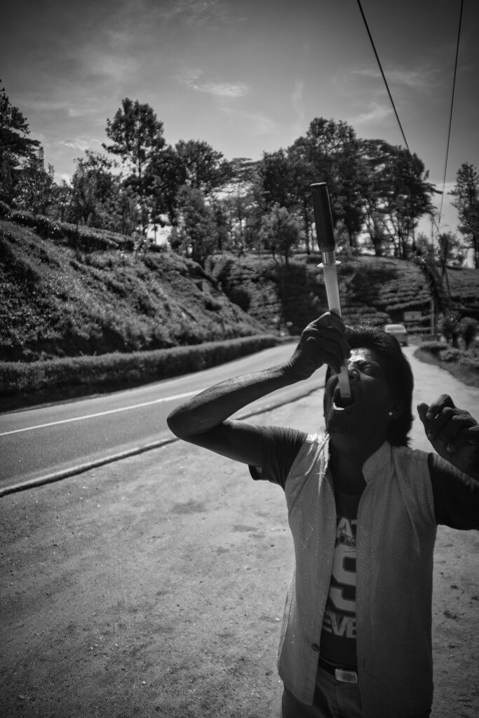 Schwertschlucker 2 | Der Online-Shop für hochwertige Kunstdrucke und Fotogeschenke. Jetzt neu: Foto-Zines - Fotohefte zu spannenden Themen - Realisiert mit Pictrs.com