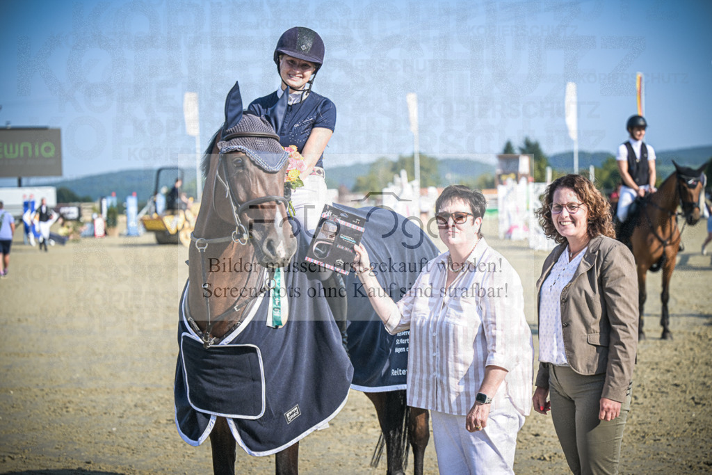 DOS_0047 | Entdecke hochwertige Reitturnierfotos von Foto Oger. Professionell, emotional und authentisch – jetzt Lieblingsmomente im Shop bestellen.Deutschlandweite Turnierfotografie. - Realisiert mit Pictrs.com