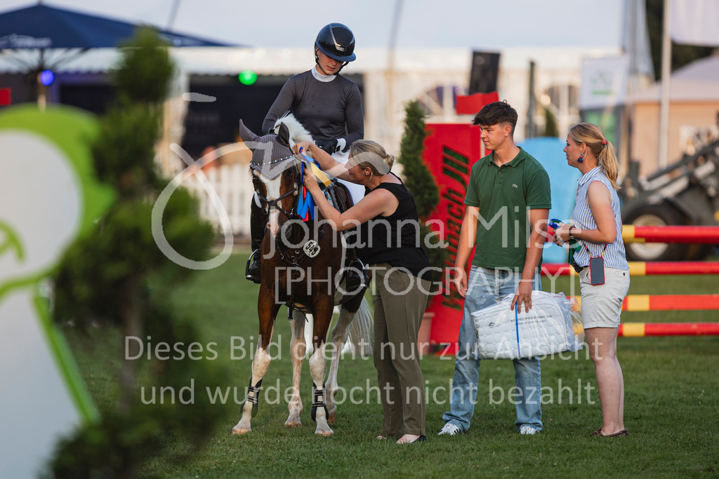 240719_LC_Mannschaft-766 | Deine schönsten Turniermomente als professionelle Fotos! Entdecke hochwertige Pferdesport-Fotografie im Online-Shop. Jetzt Fotos finden & bestellen!