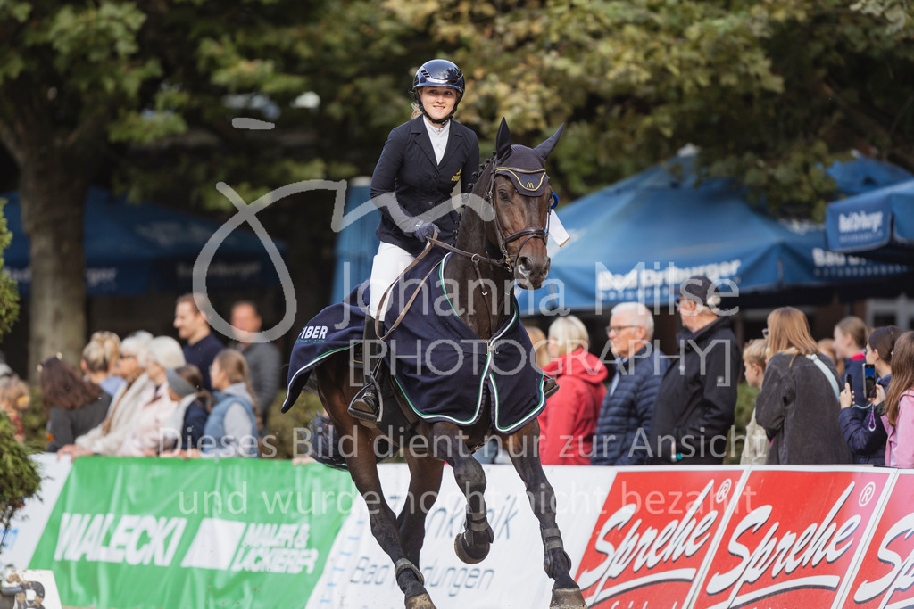 240914_OWLCh_Amateur_Siegerehrung-664 | Deine schönsten Turniermomente als professionelle Fotos! Entdecke hochwertige Pferdesport-Fotografie im Online-Shop. Jetzt Fotos finden & bestellen!
