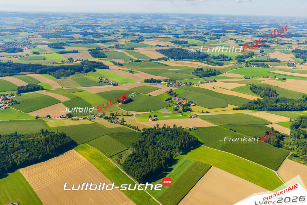 Luftaufnahme Irl Oberbergkirchen - Die Luftaufnahme wurde 2025 vom UL-Flugzeug heraus erstellt ( keine Drohne ) - Hochauflösende Luftaufnahme - für professionelle Ausdrucke geeignet. Die Geschenkidee !Mit Lizenz und Bildrechte bestellbar