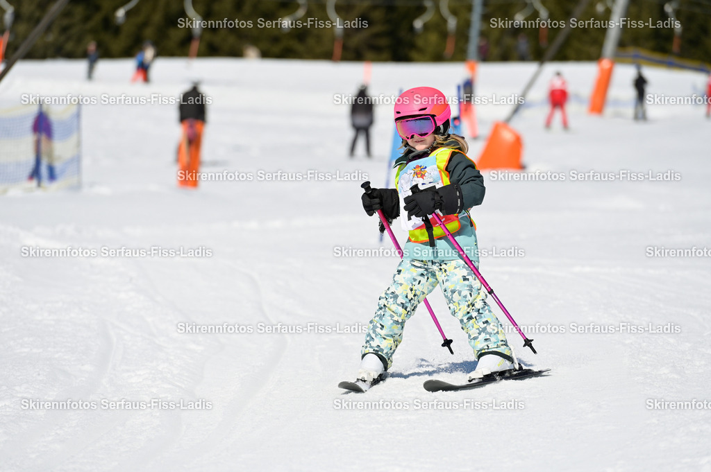 SRF_27.02.2026_654 | Skirennfotos,Serfaus,Fiss,Ladis,Kinderskirennen,Winter,Tirol,Oberland,skirace,SFL,feelfree,weil wir's genießen,ski,Ski,skifahren,Sonnenplateau, - Realisiert mit Pictrs.com