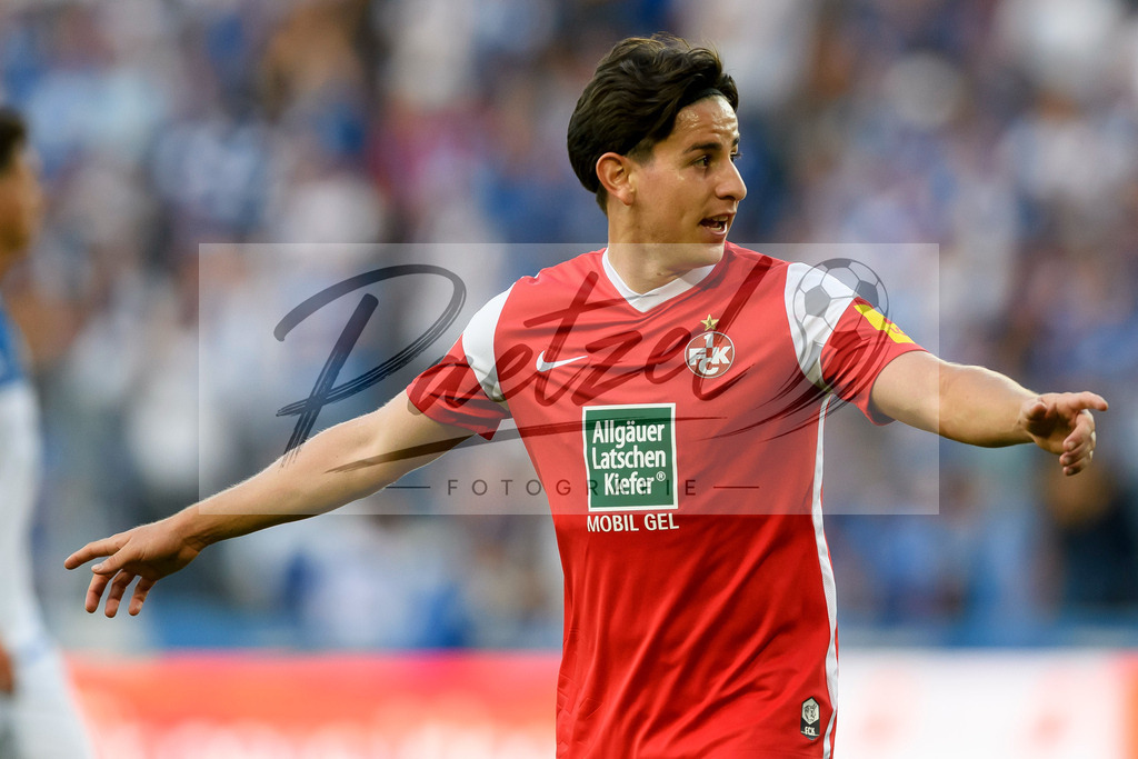 FCMFCK20210904_210 | Fussball, Herren: Nicolas Sessa (1. FC Kaiserslautern) gestikuliert beim Spiel der 3. Liga zwischen 1. FC Magdeburg und 1. FC Kaiserslautern in der MDCC-Arena am 04.09.2021 in Magdeburg, Deutschland.DFB / DFL REGULATIONS PROHIBIT ANY USE OF PHOTOGRAPHS AS IMAGE SEQUENCES AND/OR QUASI-VIDEO. - Realisiert mit Pictrs.com