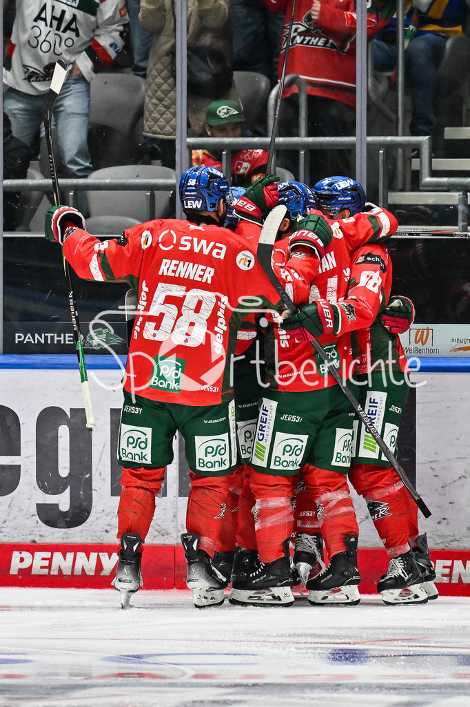 Augsburger Panther - Kölner Haie | Jubel der Panther nach dem Treffer zum 1-1 durch Anthony LOUIS (Augsburger Panther #18) / Tor / Torschuetze / Freude / Happy / DEL: Augsburger Panther - Kölner Haie; Curt Frenzel Stadion am 26.09.2025