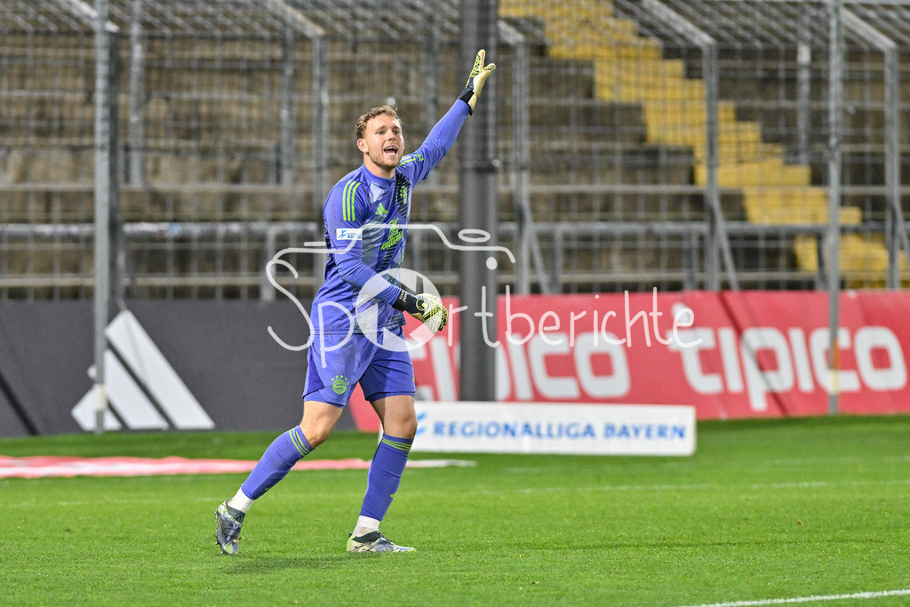FC Bayern Amateure - TSV Schwaben Augsburg | im bild Daniel PERETZ (FC Bayern München II #1) in Aktion / Freisteller / Einzelfoto / Regionalliga Bayern: FC Bayern Muenchen II - TSV Schwaben Augsburg, Gruenwalder Stadion am am 25.10.2024