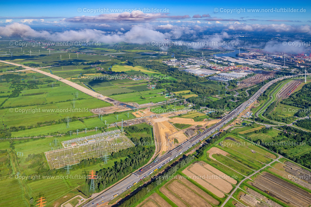 Hamburg_Walterhof_A7_Anschlusstelle_Baustelle_A26_ELS_4843280823 | HAMBURG 09.08.2023 Autobahn- Baustelle mit Erschließungs- , Aufschüttungs- und Erdarbeiten entlang der Trasse und des Streckenverlaufes " Anschußstelle A26 A7 " in Hamburg, Deutschland. Weiterführende Informationen bei: Die Autobahn GmbH des Bundes Niederlassung Nord. // Motorway- Construction site with earthworks along the route and of the route of the highway " Anschussstelle A26 A7 " in Hamburg, Germany. Further information at: Die Autobahn GmbH des Bundes Niederlassung Nord. Foto: Martin Elsen