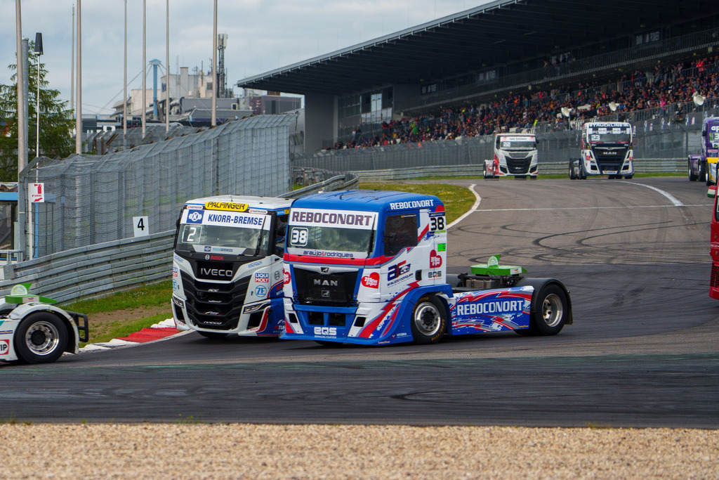 A7407054 | 13.07.2024 Goodyear FIA European Truck Racing Championship (ETRC) NürburgringBild: #38 JOSÉ EDUARDO RODRIGUES (Portugal mit seinem MAN im Zweikampf mit #2 Jochen Hahn (DE) mit seinem Iveco - Realisiert mit Pictrs.com