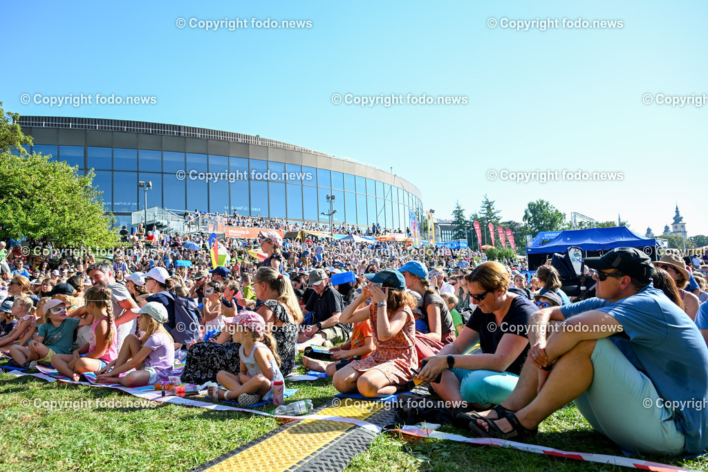 Kinderklangwolke Linz 2023_ 10.09.2023-22 | 10.09.2023, Donaulaende Linz, AUT, Kinderklangwolke 2023, im Bild Kinderklangwolke, Buehne, Zuschauer