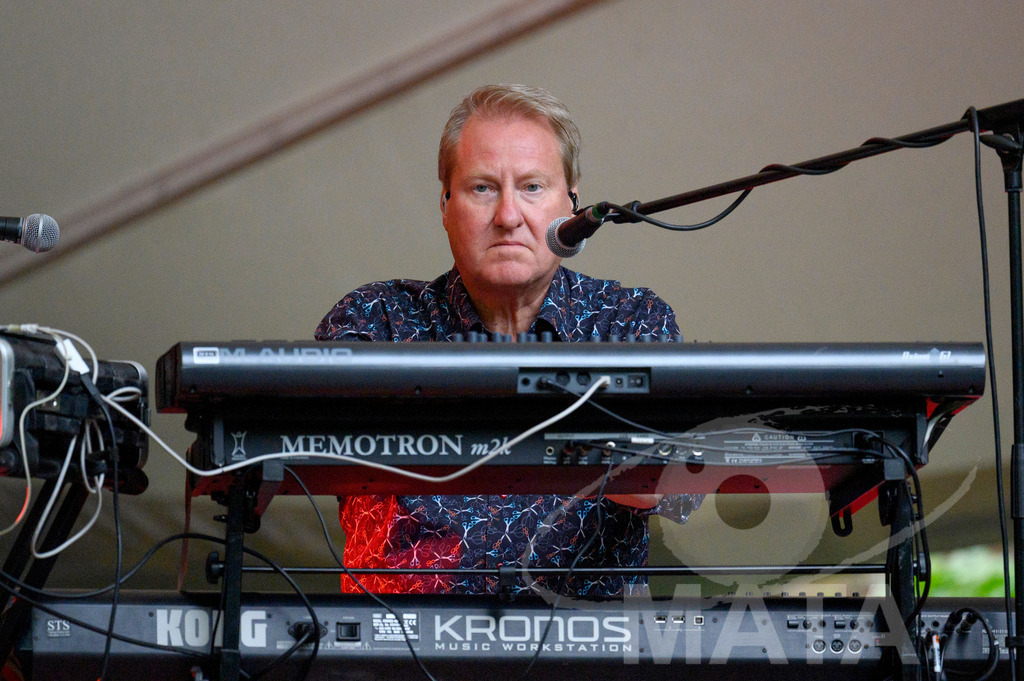 _DWA2875 | Jez Smith  von John Lees' Barclay James Harvest live bei einem Konzert in Serenadenhof Nürnberg, 01.07.2023 - Realisiert mit Pictrs.com