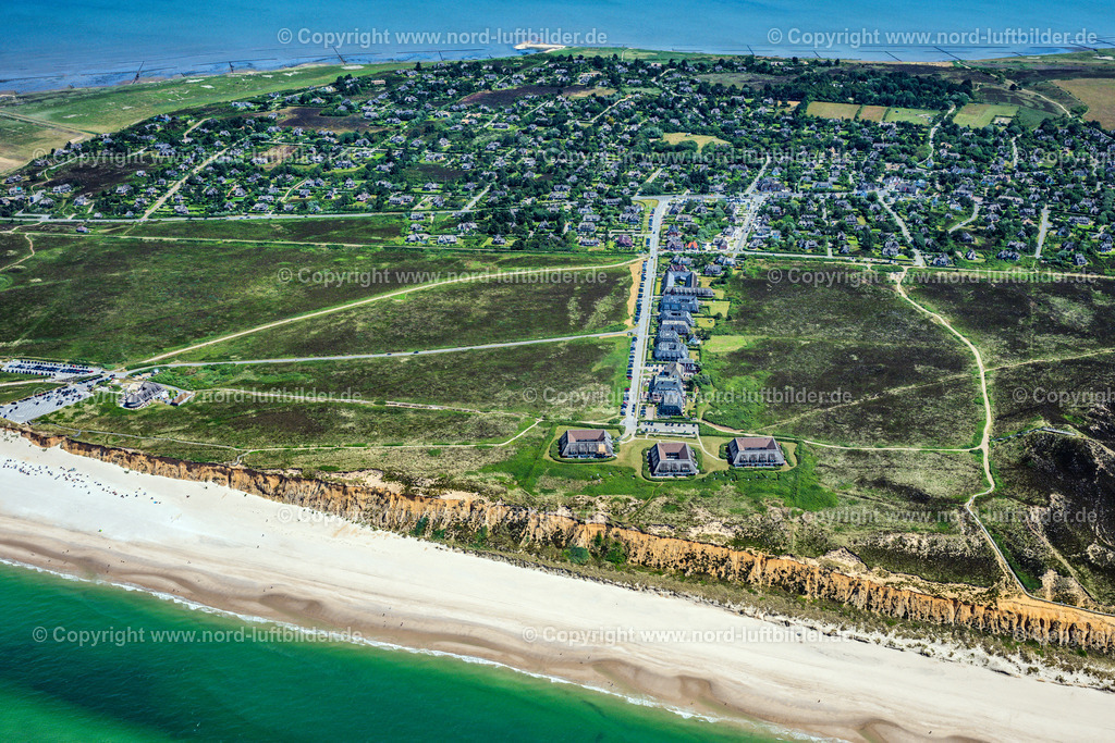 Sylt_Kampen_Rotes_Kliff_ELS_5497210625 | KAMPEN (SYLT) 13.08.2025 Küsten- Landschaft an der Steilküste Rotes Kliff mit dem Hotel Rungholt in Kampen (Sylt) im Bundesland Schleswig-Holstein, Deutschland. // Coastal landscape on the steep coast of Rotes Kliff with the Hotel Rungholt in Kampen (Sylt) in the state Schleswig-Holstein, Germany. Foto: Martin Elsen