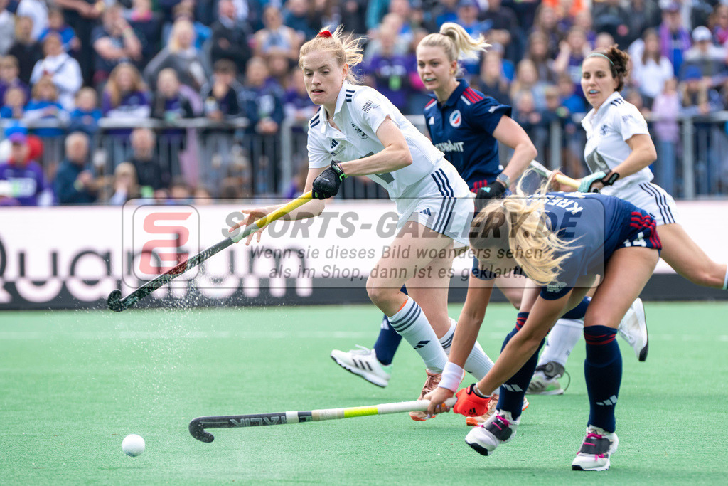 Final4_20240519-1203-0064 | Bonn, Deutschland, 19.05.2024: Annika Marie Sprink (Duesseldorfer HC), Aina Lilly Kresken (Mannheimer HC) in Aktion waehrend des Spiels der Deutsche Feldhockey-Meisterschaften 2024 zwischen Final 4 Damen Finale Düsseldorfer HC - Mannheimer HC im Bonner THV am 19.05.2024 in Bonn, Deutschland. (Foto von Stephan Fehrmann)

Bonn, Germany, 19.05.2024: Annika Marie Sprink (Duesseldorfer HC), Aina Lilly Kresken (Mannheimer HC) in action during the game of Deutsche Feldhockey-Meisterschaften 2024 between Final 4 Damen Finale Düsseldorfer HC - Mannheimer HC in Bonner THV at 19.05.2024 in Bonn, Deutschland. (Foto from Stephan Fehrmann)