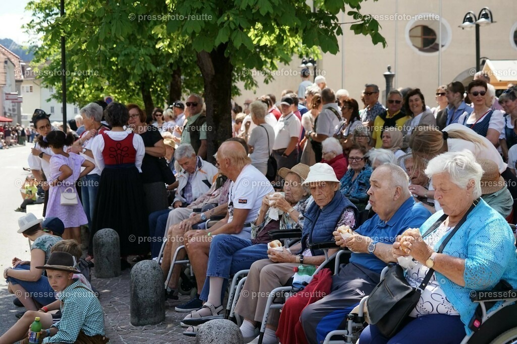00-Impressionen-Bundesmusikfest-2023-Juni16-Reutte-DSC06587 | Info aus dem Bezirk Reutte/Ausserfern Tirol sowie eine umfangreiche Bilddatenbank über die gesamte Region: Lechtal, Talkessel Reutte, Tannheimertal, Zwischentoren. Lech, Plansee, Zugspitze, Grenztunnel, B179, Fernpassstraße, Verkehr, Lawinen, Tradition, - Realisiert mit Pictrs.com