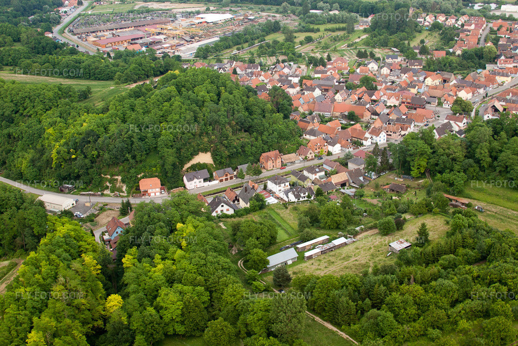 Aerial view: View of the town in Mothern in the state Bas-Rhin, France.Photo: IMG_28757.jpg taken on 06/14/2010 by Werner Riehm/FLY-FOTO.comResolution of the original: 4752 x 3168 px