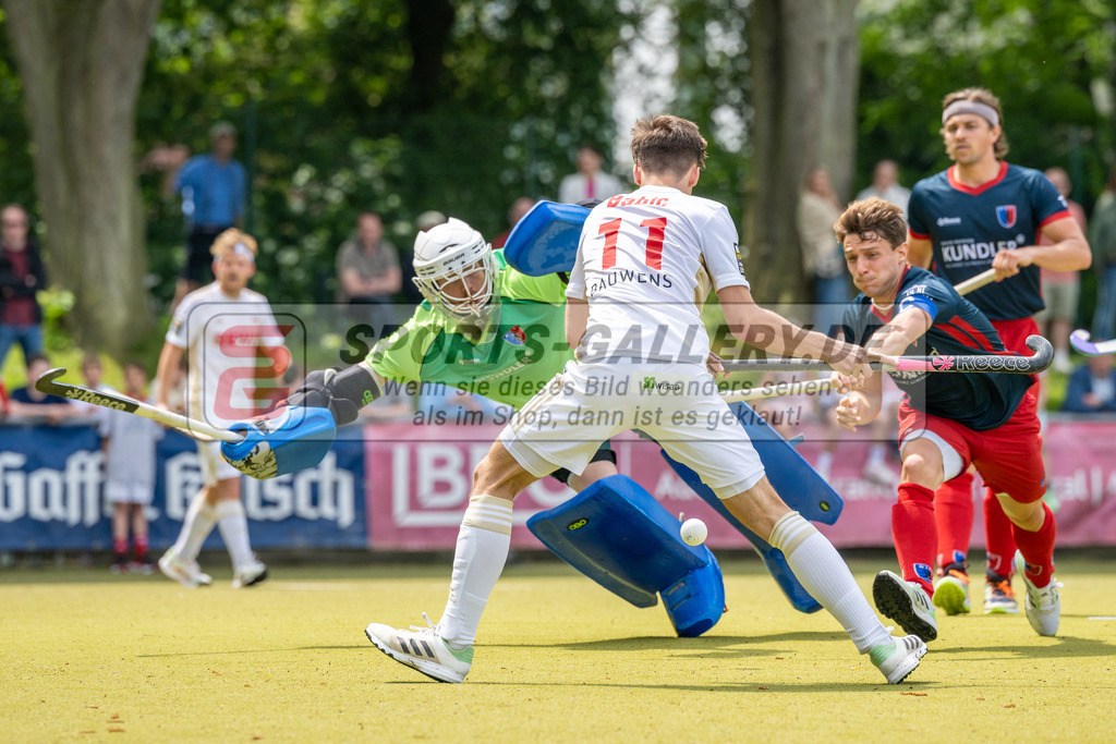 SFE_20230521_0093 | 1. Bundesliga Hockey Viertelfinale 3 Herren Rot-Weiss Köln - Berliner HC am 21.05.2023 in Köln (KTHC Stadion Rot-Weiss Köln Tennis and Hockey Club), Photo: Stephan Fehrmann 2023 (Sports-Gallery),Mika Schleu ( Tormann Bremer HC #1 ) ,Paul Babic ( Rot-Weiss Köln #11 )