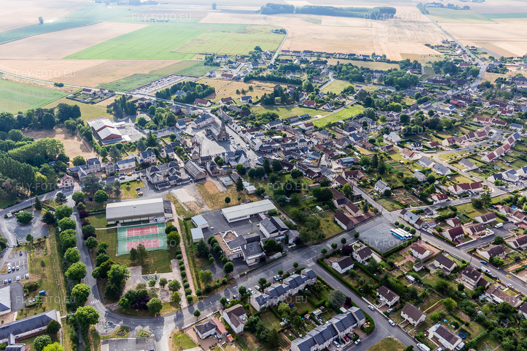 Vue aérienne: Saint-Amand-Longpré à Saint-Amand-Longpré dans le département Loir et Cher, France. Photo: IMG_101163.jpg prise le 24/06/2017 par Werner Riehm/FLY-FOTO.eu – Résolution de l'original: 5472 x 3648 px