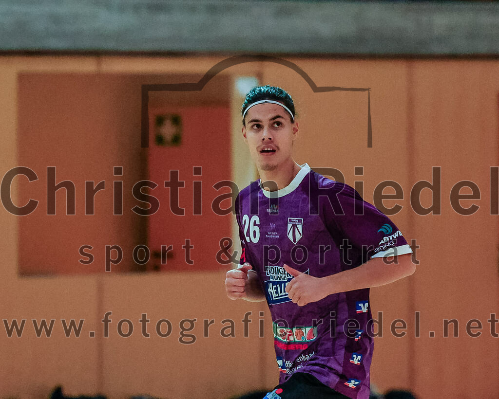 2023-11-26_049_SpVgg_Altenerding_gegen_TSV_1861_Mainburg | Erding, Deutschland, 26.11.2023:
Handball, Bezirksoberliga Männer 2023 / 2024, 9. Spieltag, SpVgg Altenerding gegen TSV 1861 Mainburg, Endergebnis: 34:20

Luis Leitner (SpVgg Altenerding, #26)

Foto: Christian Riedel / fotografie-riedel.net