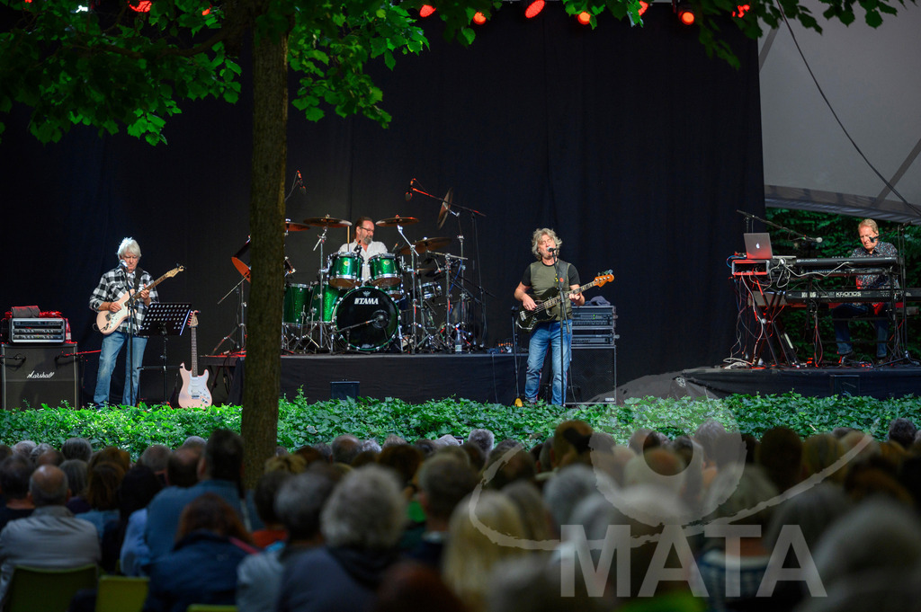 _DWI2447 | John Lees von John Lees' Barclay James Harvest live bei einem Konzert in Serenadenhof Nürnberg, 01.07.2023 - Realisiert mit Pictrs.com