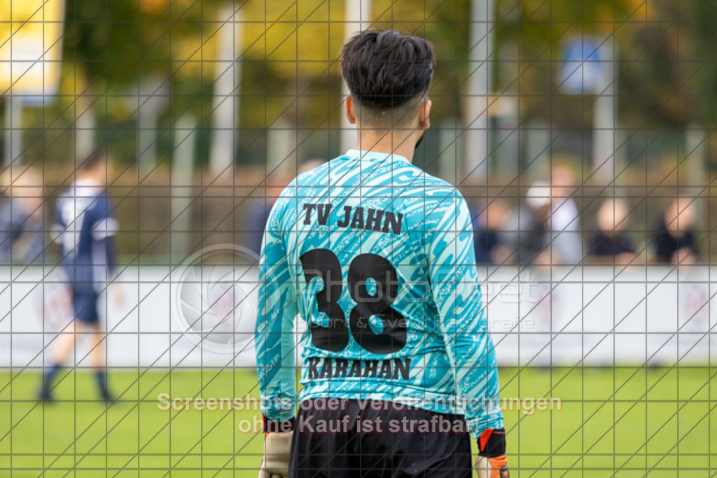 20251019_152749_0208 | #,TV Jahn (blau) vs. TSV Sparwiesen (weiß), Fussball, Kreisliga B10 - Bezirk Neckar/Fils, 09. Spieltag, Saison 2025/2026, Rasensportplatz Jahn, Hohenstaufenstraße 135, 73033 Göppingen, 19.10.2025 - 15:00 Uhr,Foto: PhotoPeet-Sportfotografie/Peter Harich