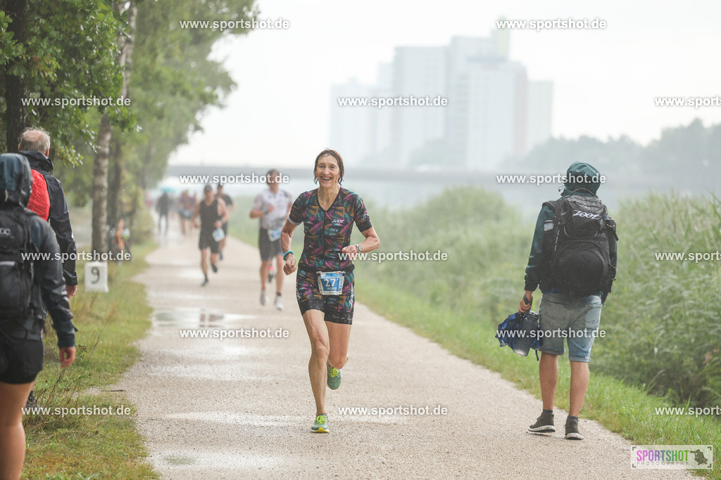 LUR_1020 | 34. M-net Erlanger Triathlon 2025 #erlangertriathlon  #mnettriathlon2025 #mnettriathlon #team #olympischedistanz #mitteldistanz #triathlon #maindonaukanal  #erlangertriathlon2025 #yourpictrs #tv1848 #tv1848erlangen  #triathlonbayern #sportinerlangen #demsportverbunden #sportshot_your_pictrs Copyright: www.sportshot.de