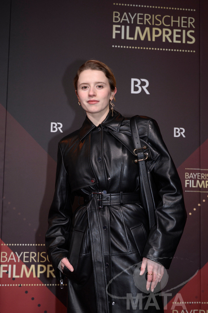 _DWI5117 | Katharina Stark bei der Verleihung des 47. Bayerischen Filmpreises 2026  im Prinzregententheater. München, Deutschland. Der Bayerische Filmpreis wird seit 1979 von der Bayerischen Staatsregierung verliehen, um die Bedeutung des Kinofilms als Kulturgut herauszustellen - Realisiert mit Pictrs.com