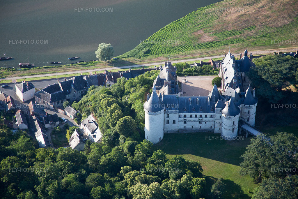 Aerial view: Chaumont Castle complex in Chaumont-sur-Loire in the state Loir et Cher, France. – Photo: IMG_081226.jpg taken on 06/19/2015 by Werner Riehm/FLY-FOTO.com – Resolution of the original: 5472 x 3648 px