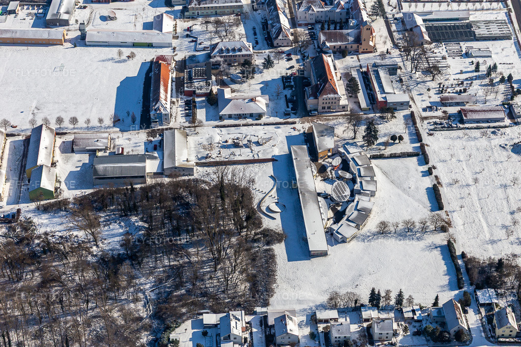 Luftbild: Winterluftbild im Schnee von Jugendwerk St. Josef und Caritas Förderzentrum Laurentius und Paulus im Ortsteil Queichheim in Landau im Bundesland Rheinland-Pfalz in Deutschland. Foto: IMG_124708.jpg vom 11.02.2021 durch Werner Riehm/FLY-FOTO.de