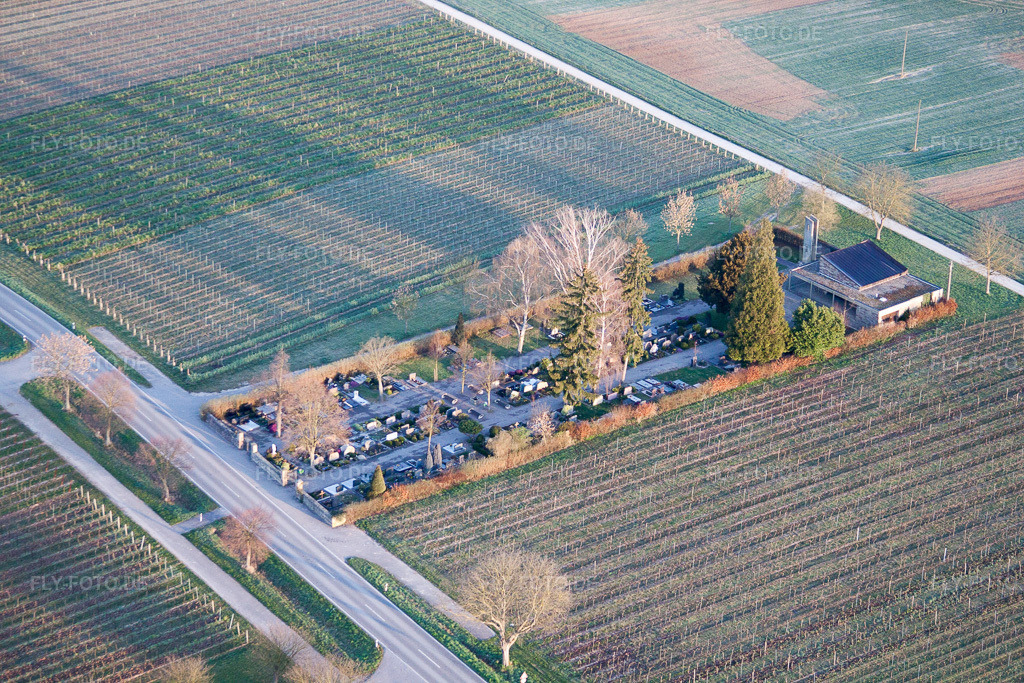 Luftbild: Klingen Friedhof im Ortsteil Klingen in Heuchelheim-Klingen im Bundesland Rheinland-Pfalz in Deutschland.Foto: IMG_63097.jpg vom 20.03.2014 durch Werner Riehm/FLY-FOTO.deAuflösung des Originals: 4752 x 3168 px