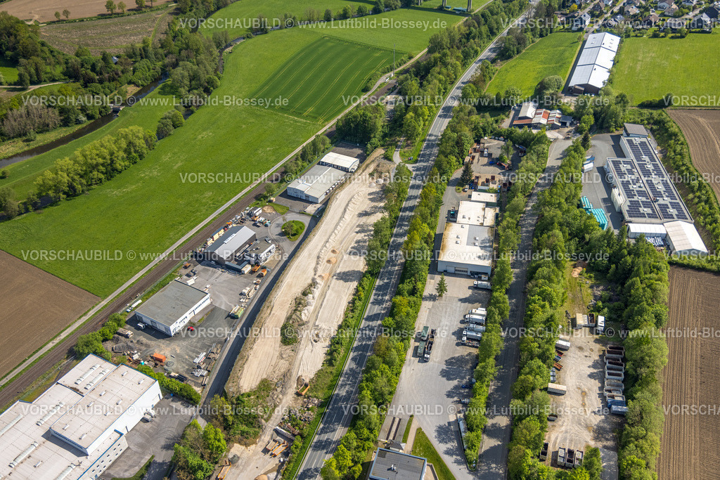 Bestwig240502843 | Luftbild, Gewerbegebiet Im Öhler, Fernsicht mit Blick nach Velmede und Ruhrtalbrücke Velmede, Hügellandschaft, Wiesen und Felder, Velmede, Bestwig, Sauerland, Nordrhein-Westfalen, Deutschland