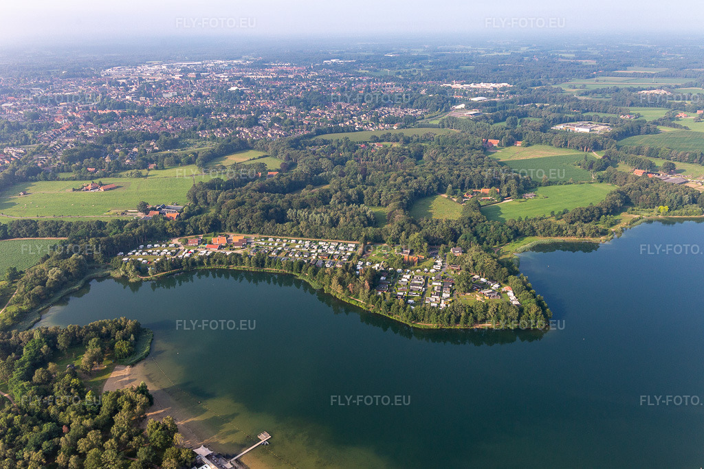 Vue aérienne: Camping Klompenmakerij ten Hagen, 't Hilgelomeer à Winterswijk dans le département Gueldre, Pays-Bas. Photo: IMG_008243.jpg prise le 18/07/2020 par Werner Riehm/FLY-FOTO.eu – Résolution de l'original: 5472 x 3648 px