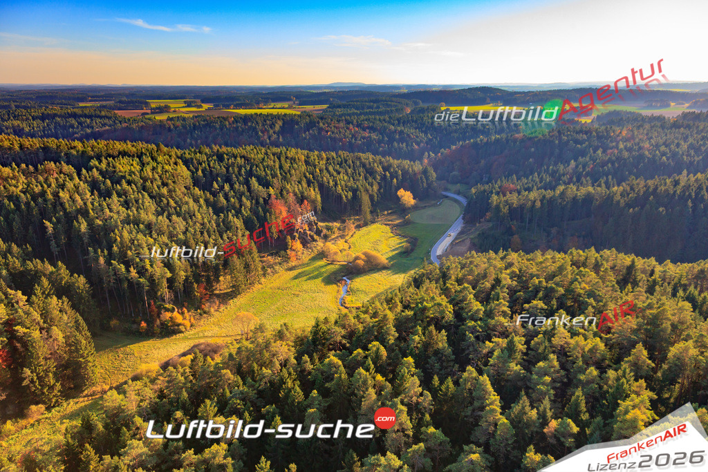 Die Luftaufnahme Paradiestal - Treunitz wurde 2017 mittels Flugzeug (keine Drohne) erstellt. Perfekte Schärfe und Druck- Auflösung- Garantiert!