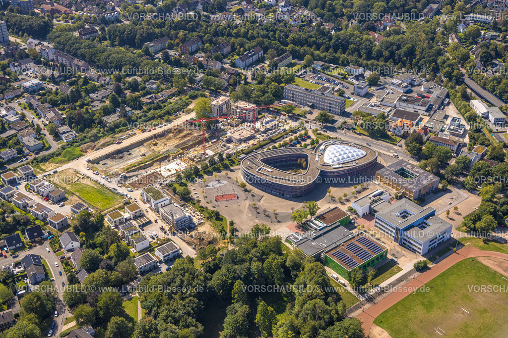 Bochum240816302 | Luftbild, Neues Gymnasium und Hans-Böckler-Realschule mit Sportplatz, Baustelle Großer Einberg Baugebiet für neues Quartier 47, Querenburger Straße, Altenbochum, Bochum, Ruhrgebiet, Nordrhein-Westfalen, Deutschland