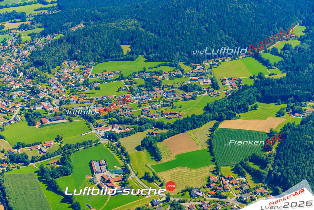 Luftaufnahme der Stadt Hohenwarth - Die Luftaufnahme wurde 2025 vom UL-Flugzeug heraus erstellt ( keine Drohne ) - Hochauflösende Luftaufnahme - für professionelle Ausdrucke geeignet. Die Geschenkidee !Mit Lizenz und Bildrechte bestellbar