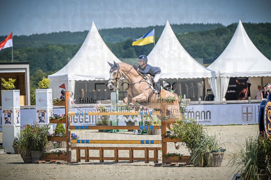 DOS_2201 | Entdecke hochwertige Reitturnierfotos von Foto Oger. Professionell, emotional und authentisch – jetzt Lieblingsmomente im Shop bestellen.Deutschlandweite Turnierfotografie. - Realisiert mit Pictrs.com